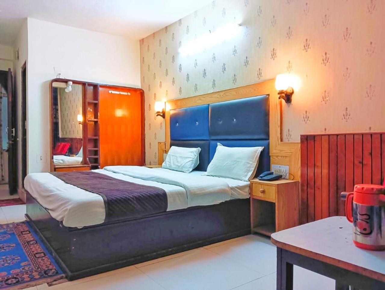 Hotel Gilbert Mountain View Manāli Exteriör bild
